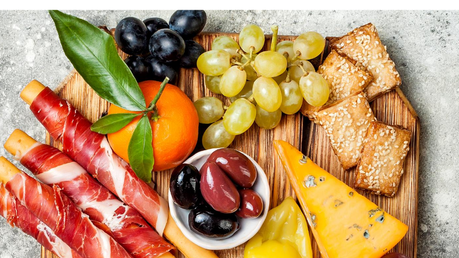 Easy GoTo Guide for Delicious Charcuterie Board Breads and Crackers